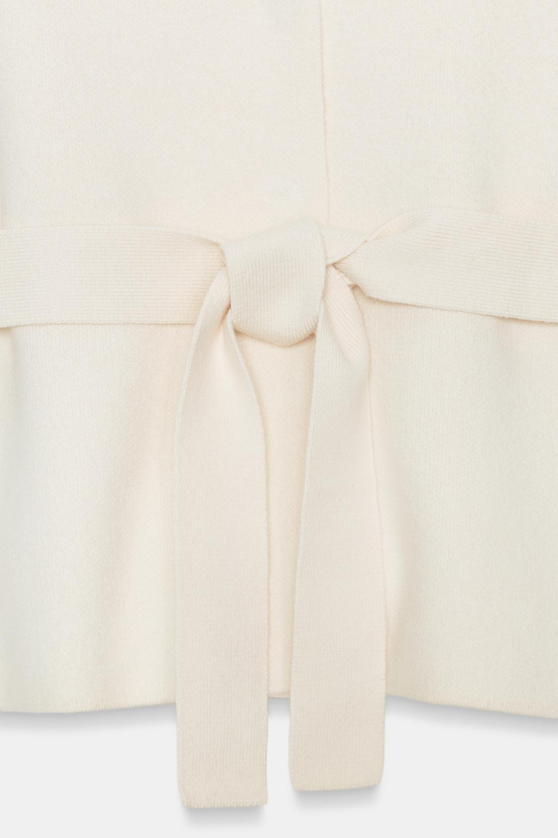GILET EN MAILLE AVEC CEINTURE